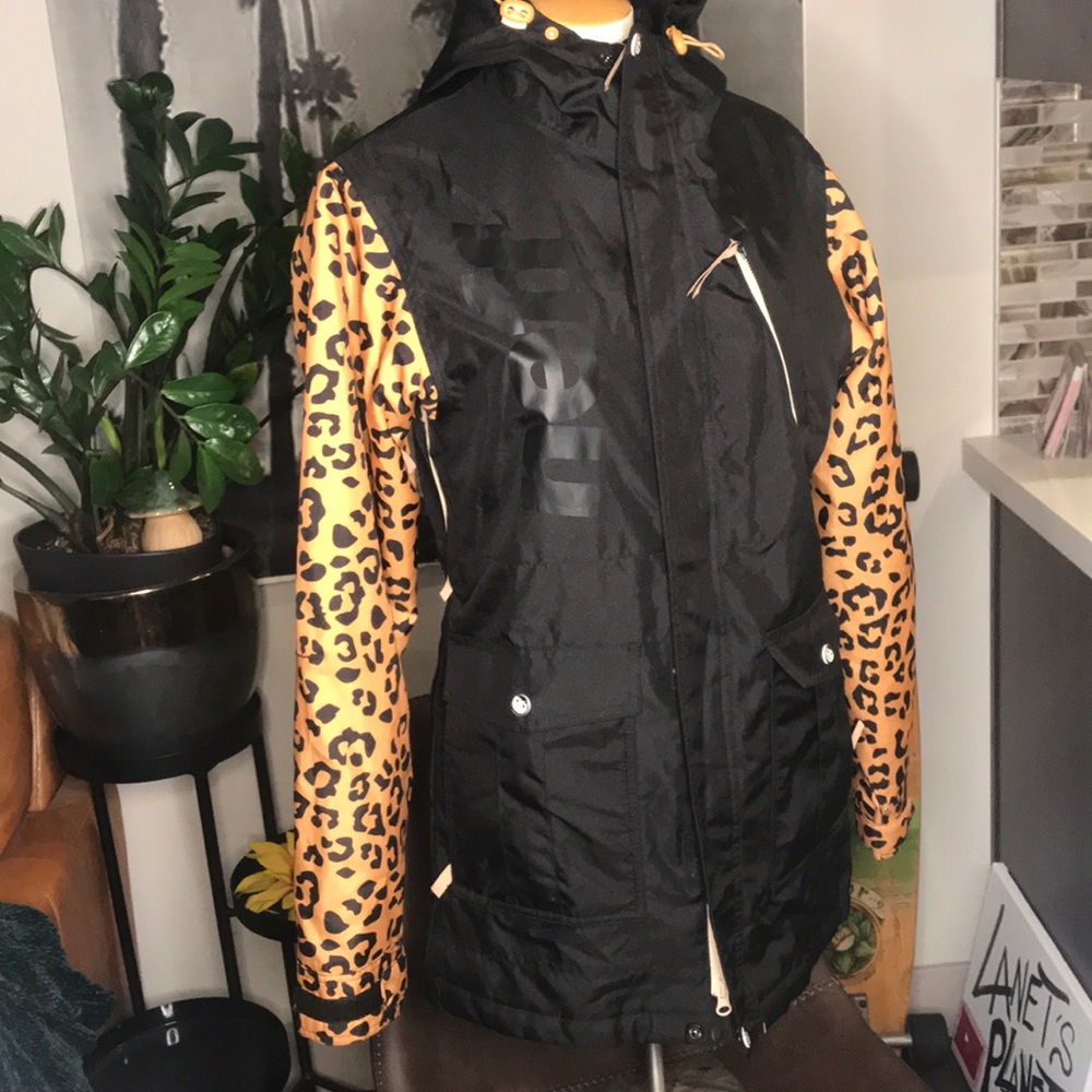 Neff Woman’s Snowboarding jacket